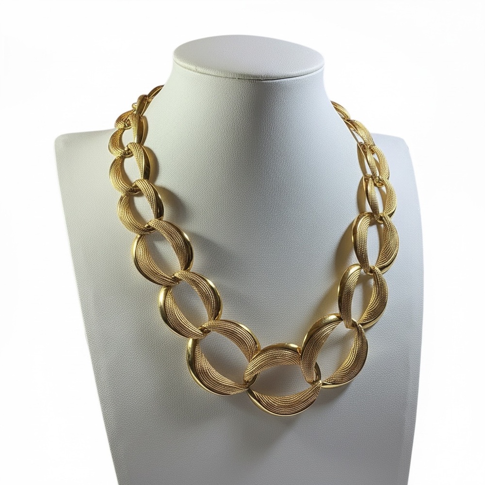 Vintage Signed Napier Gold Tone Textured Oval Link Statement Necklace - Picture 2 of 10